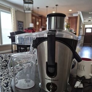 Hamilton Beach Stainless Steel Juice Extractor - Silver & Black